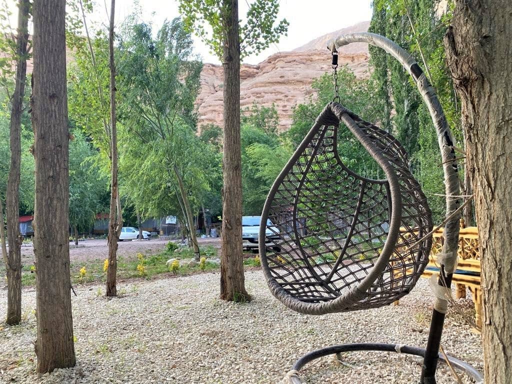 اجاره کلبه کاهگلی در باغ تفریحی خمده فیروزکوه - آرامش