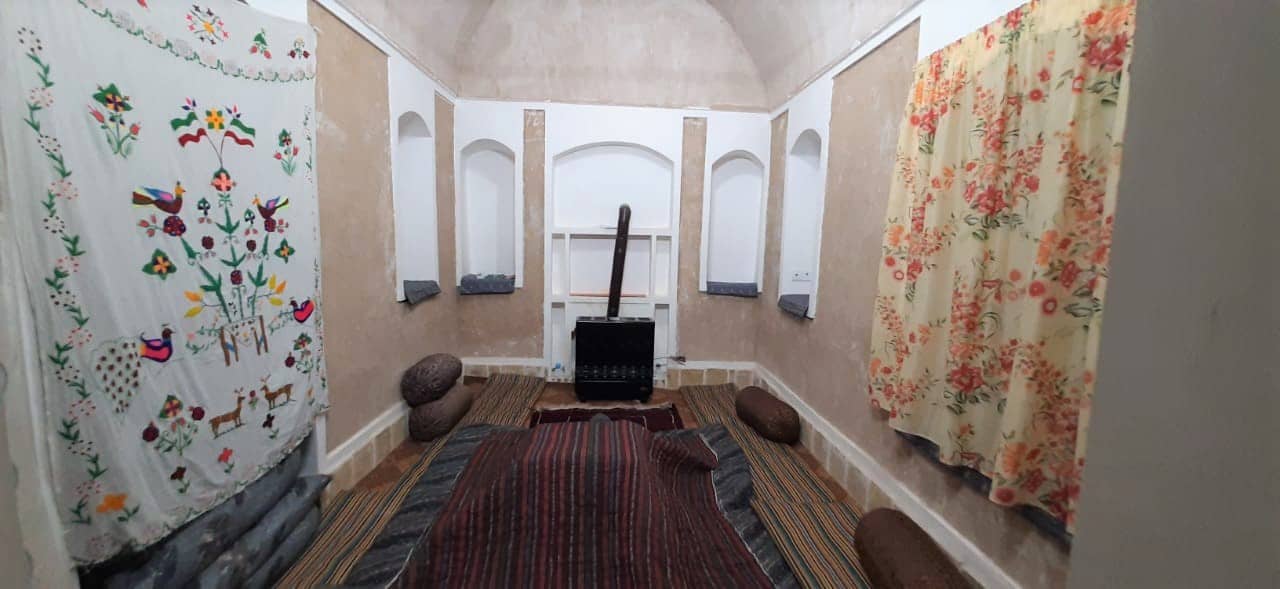 اجاره اتاق سنتی در روستا بیهود قائن - 20 متری