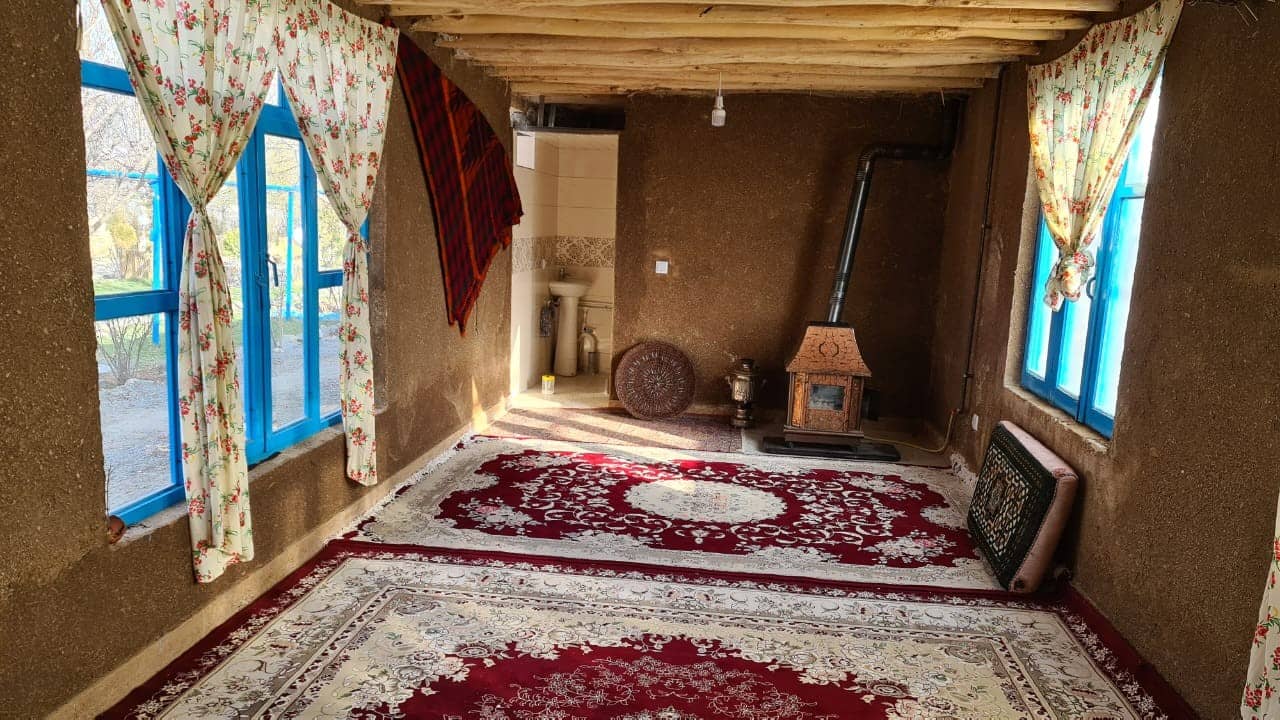 اجاره اتاق بومگردی در جاده الک کامیاران - اتاق 22 متری