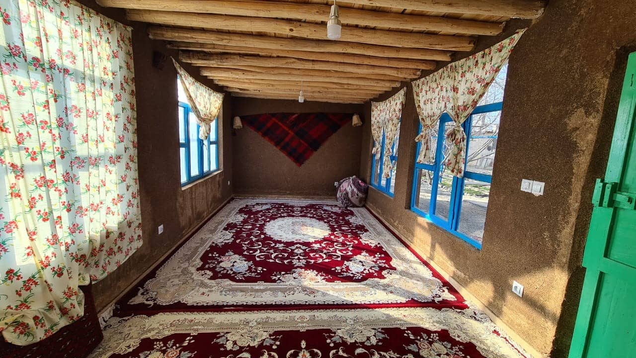 اجاره اتاق بومگردی در جاده الک کامیاران - اتاق 22 متری