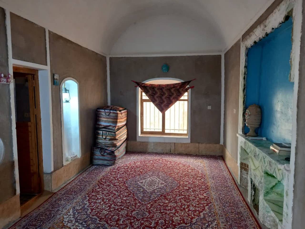 اجاره اتاق سنتی در آبگرم خورو بیابانک - اتاق 1