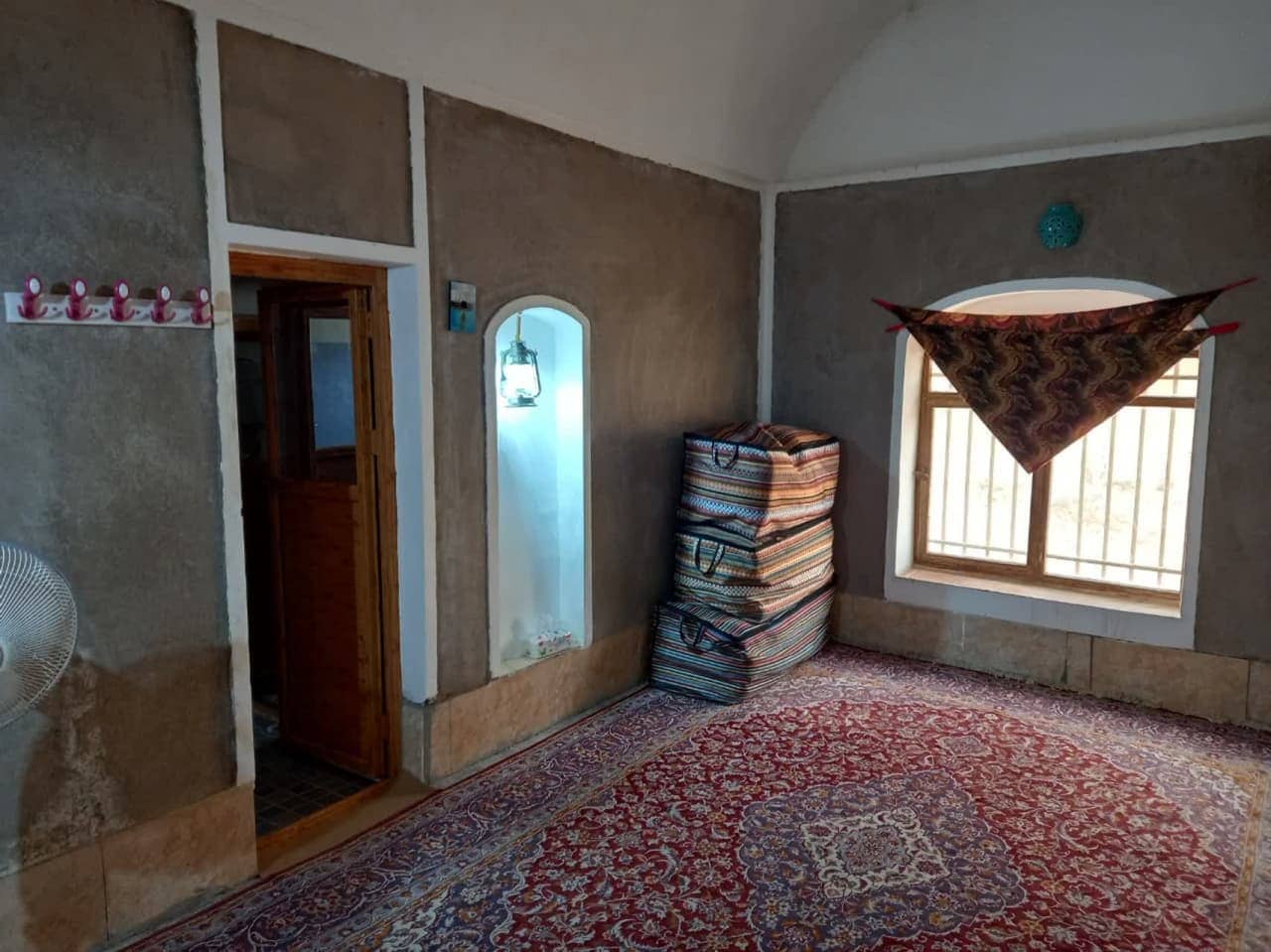 اجاره اتاق سنتی در آبگرم خورو بیابانک - اتاق 1