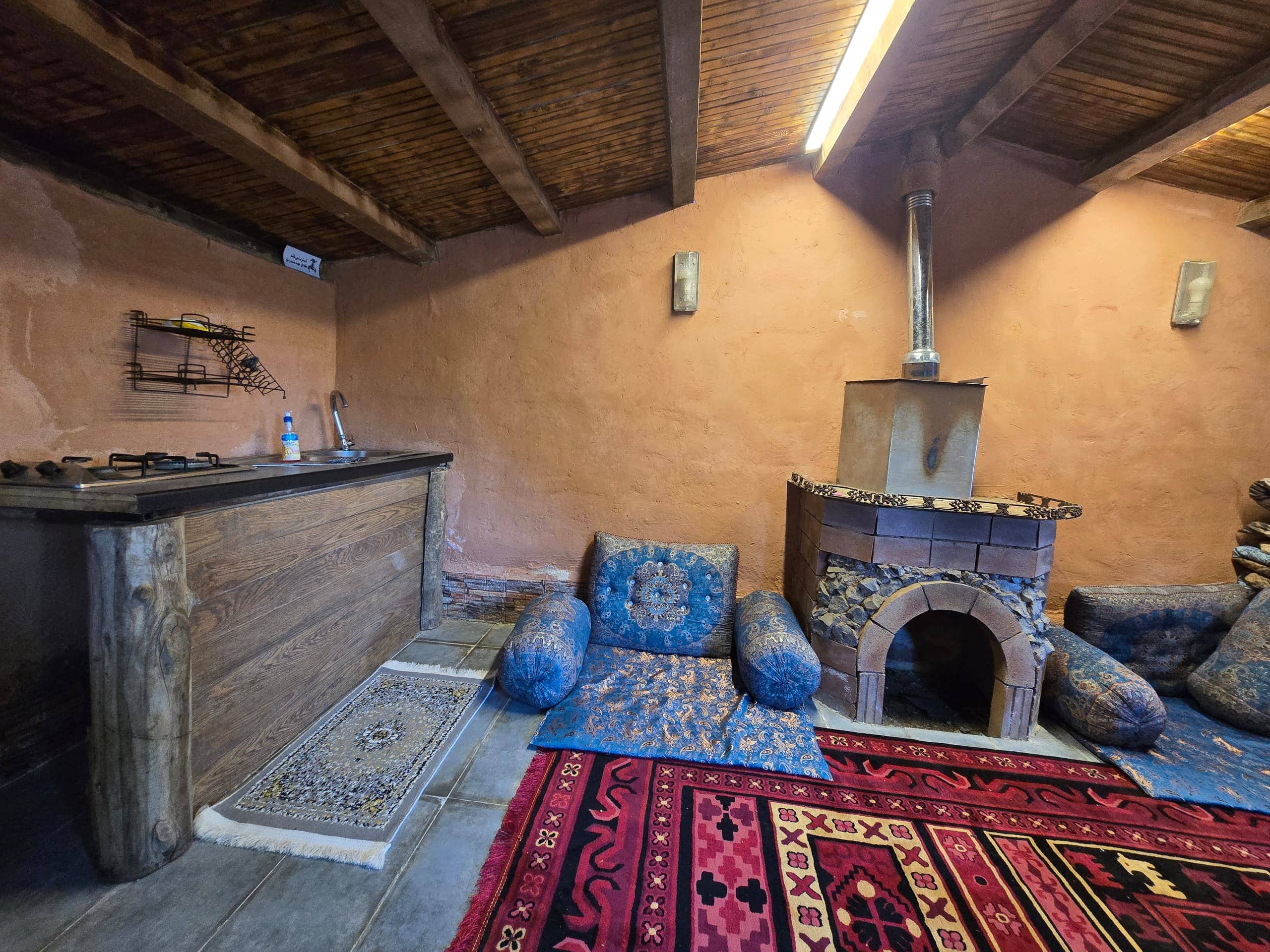 اجاره کلبه هابیت در روستای امره ساری - مهنا