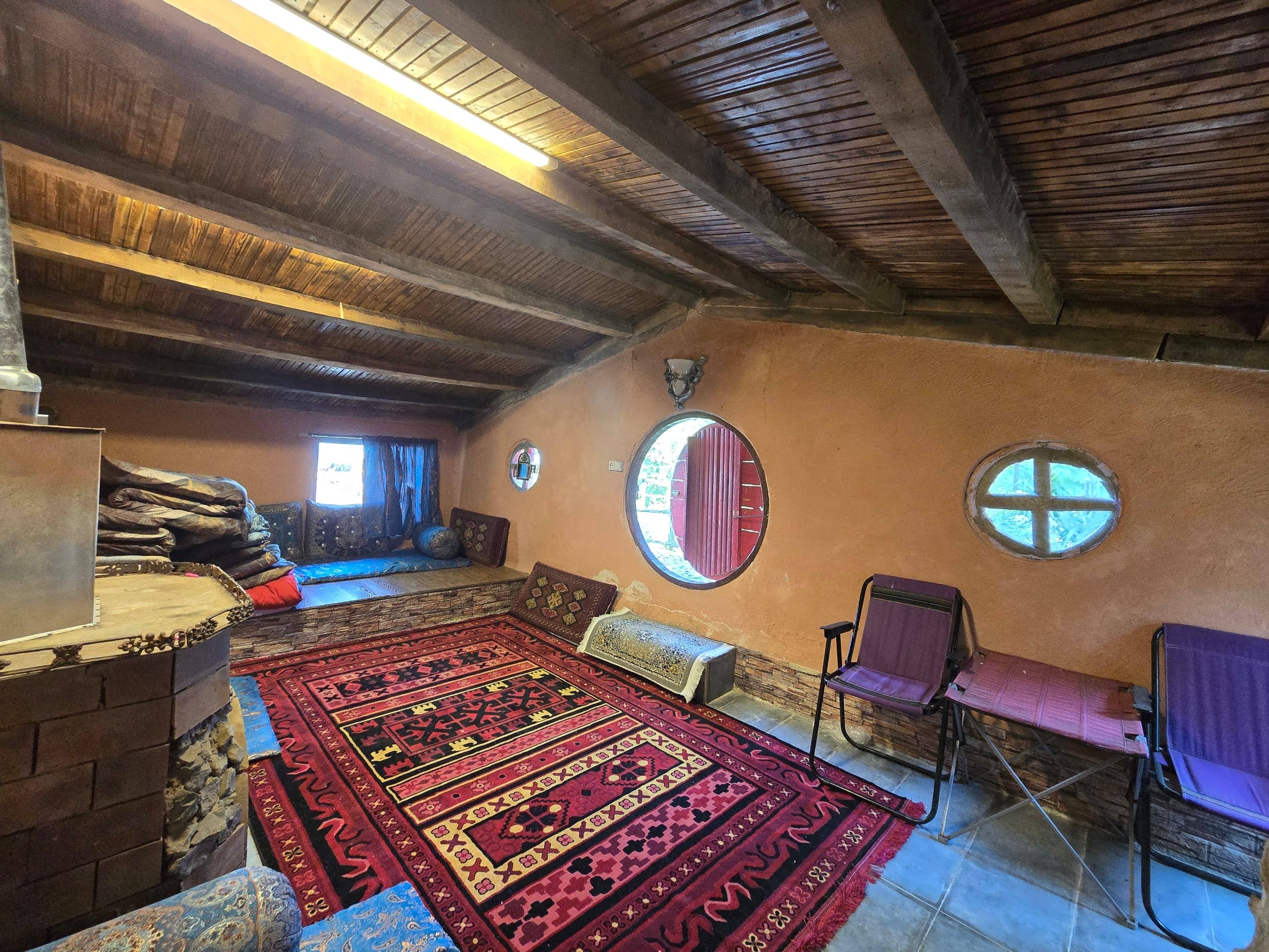 اجاره کلبه هابیت در روستای امره ساری - مهنا