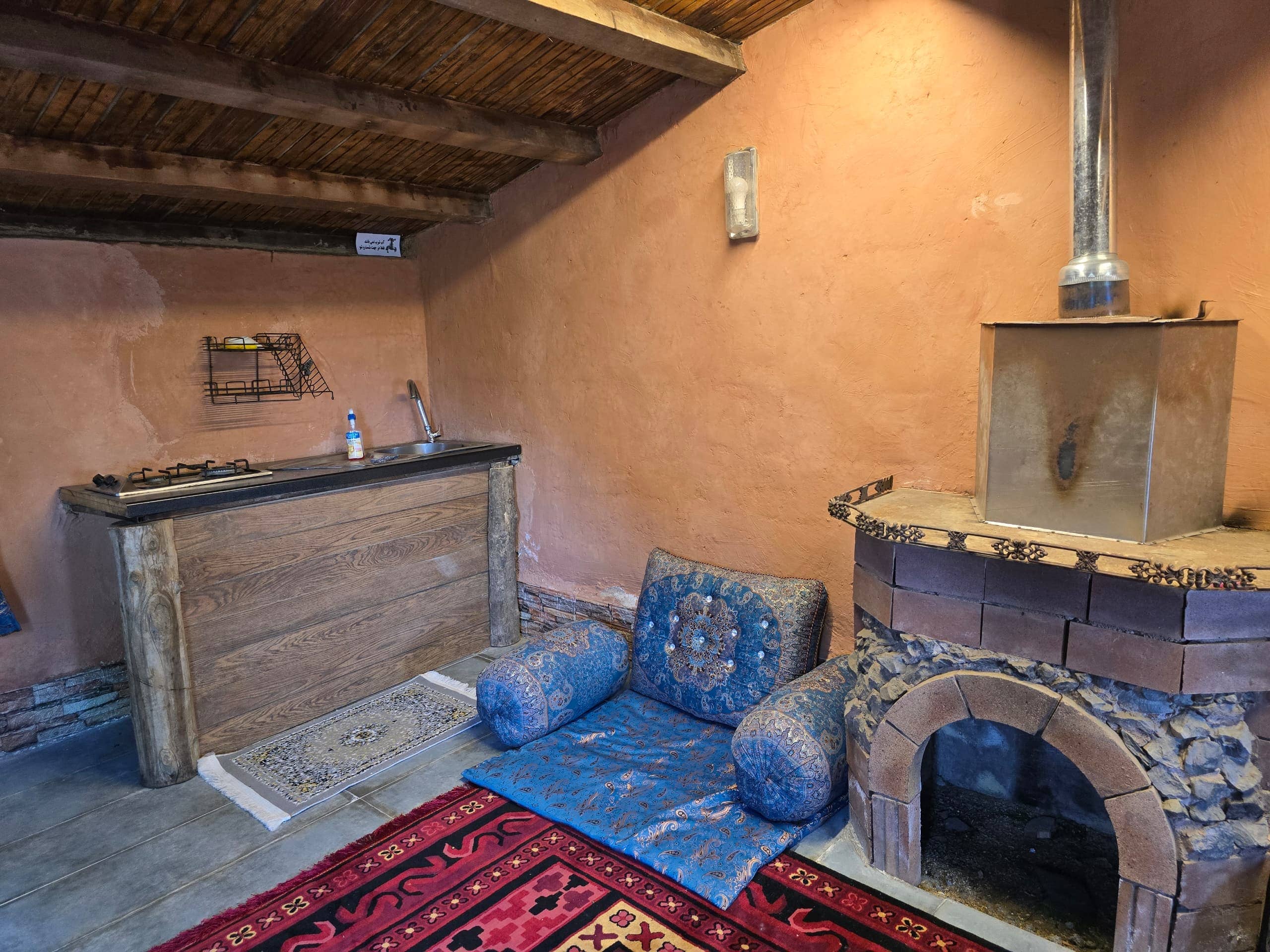 اجاره کلبه هابیت در روستای امره ساری - مهنا