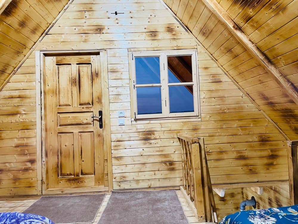 اجاره کلبه چوبی سنتی در روستای سیدکلاه شیرگاه -