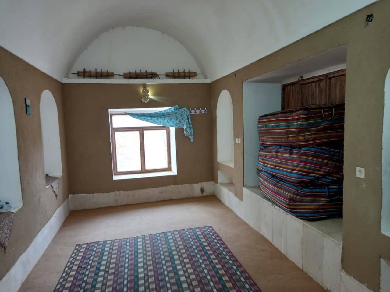 اجاره اتاق سنتی در آبگرم خورو بیابانک - اتاق 5