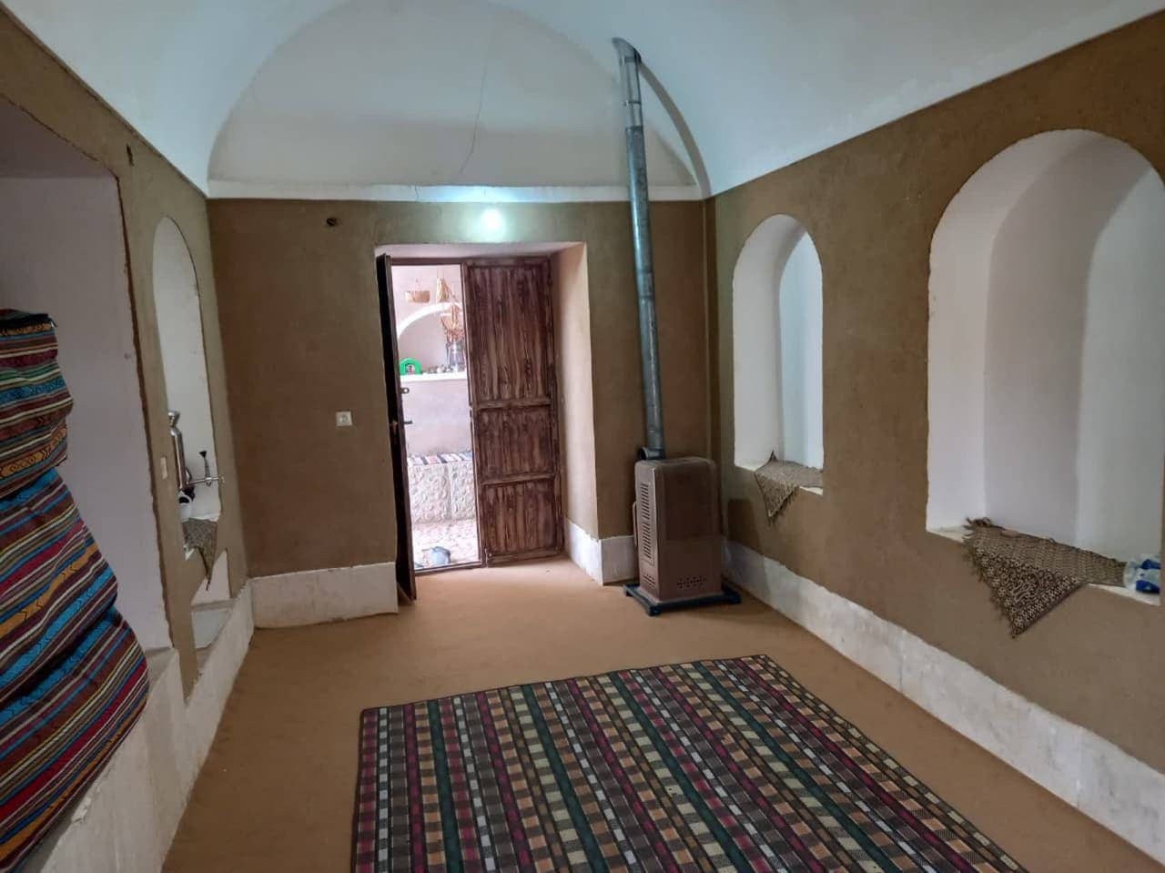 اجاره اتاق سنتی در آبگرم خورو بیابانک - اتاق 5