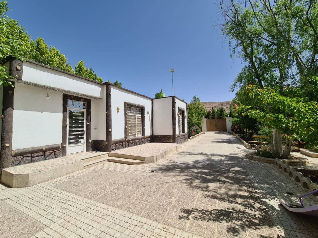 اجاره ویلا استخر روباز در قصر سبز صدرا