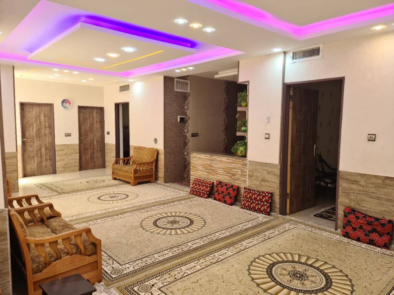 اجاره ویلا استخر روباز در قصر سبز صدرا