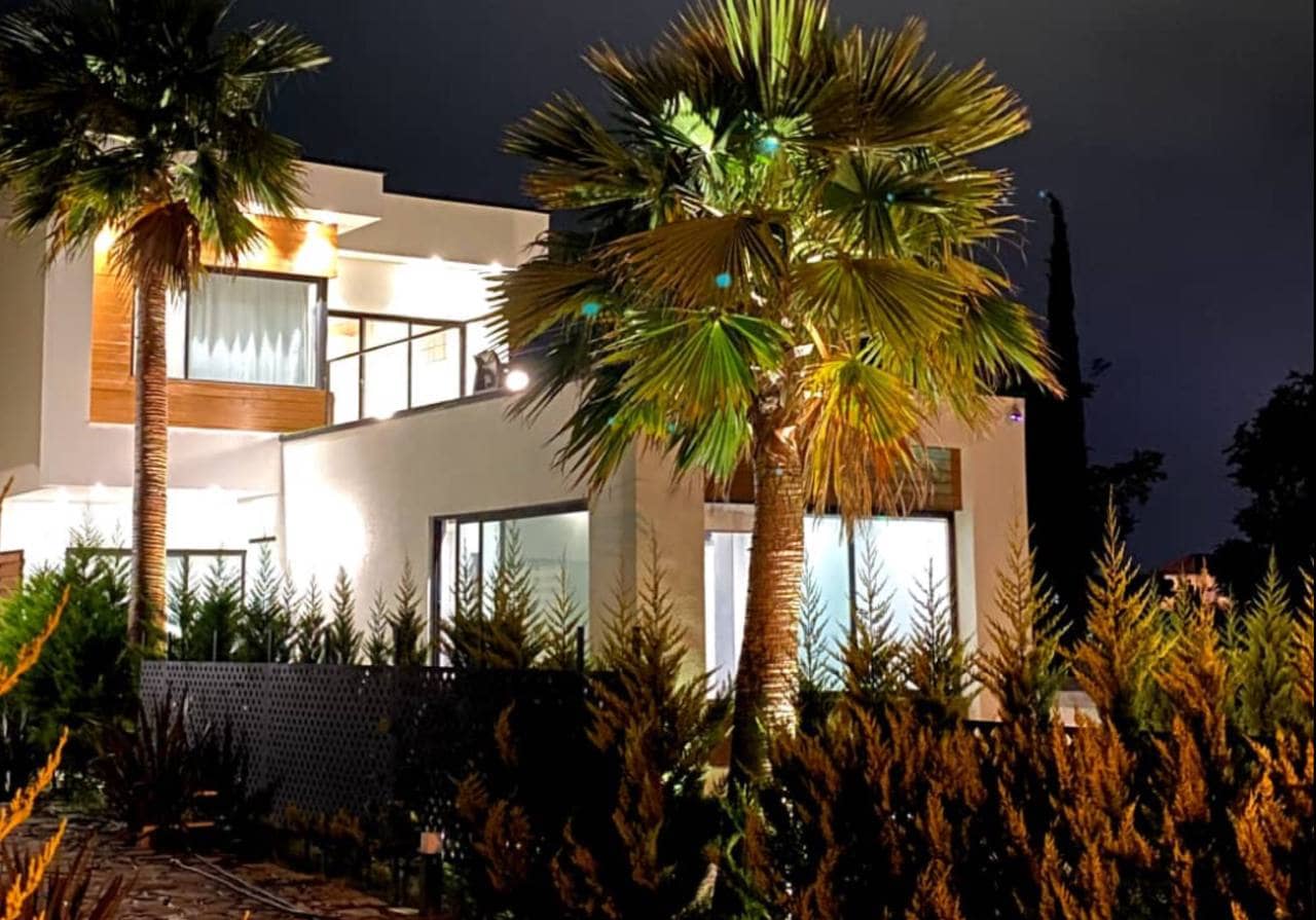 اجاره ویلا چهارخوابه استخر سرپوشیده آبگرم در سرخرود