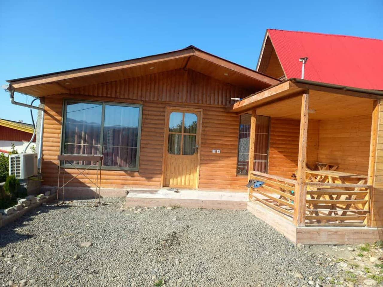 اجاره کلبه چوبی استخر سرپوشیده آبگرم در گونه کلا شیرگاه