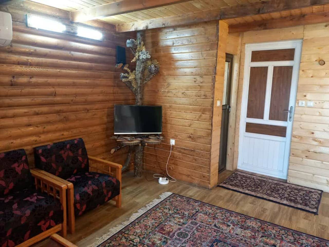 اجاره کلبه چوبی استخر سرپوشیده آبگرم در گونه کلا شیرگاه