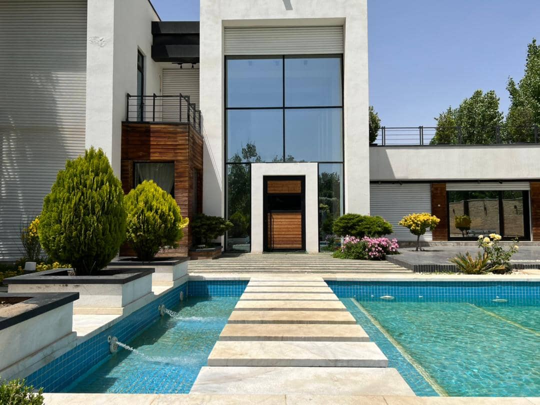 اجاره ویلا سه خوابه استخر روباز آبگرم در چهارباغ - کردان جنوبی