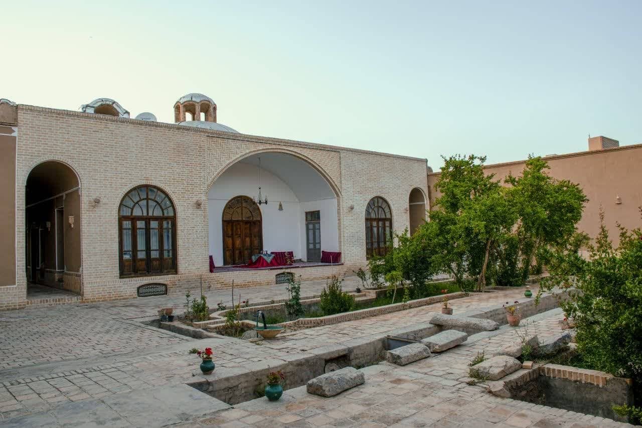 اجاره اتاق سنتی دوتخته در تفت - 22متر