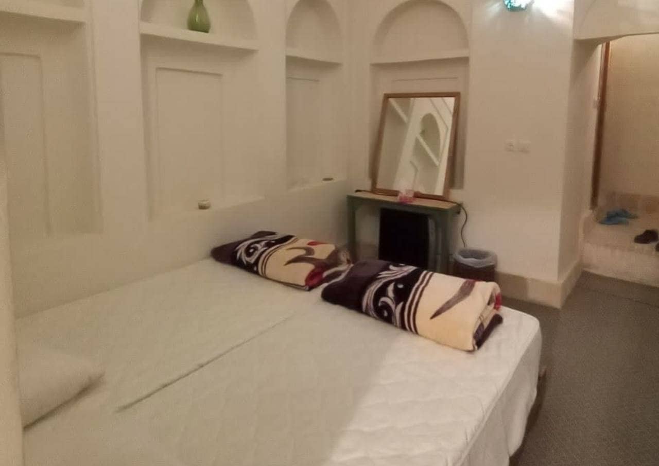 بومگردی سنتی در خیابان امام یزد - پنج تخته