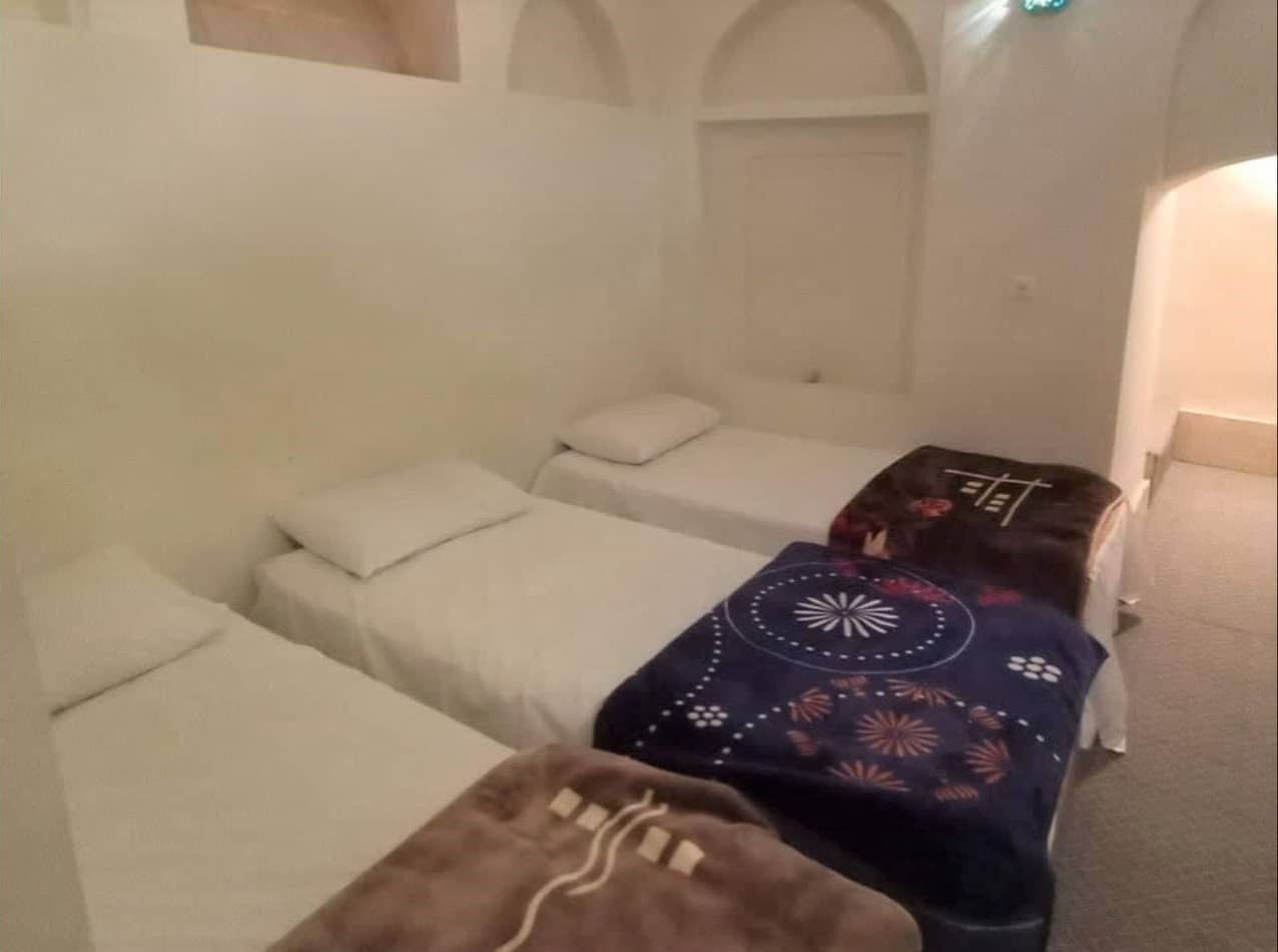 بومگردی سنتی در خیابان امام یزد - پنج تخته