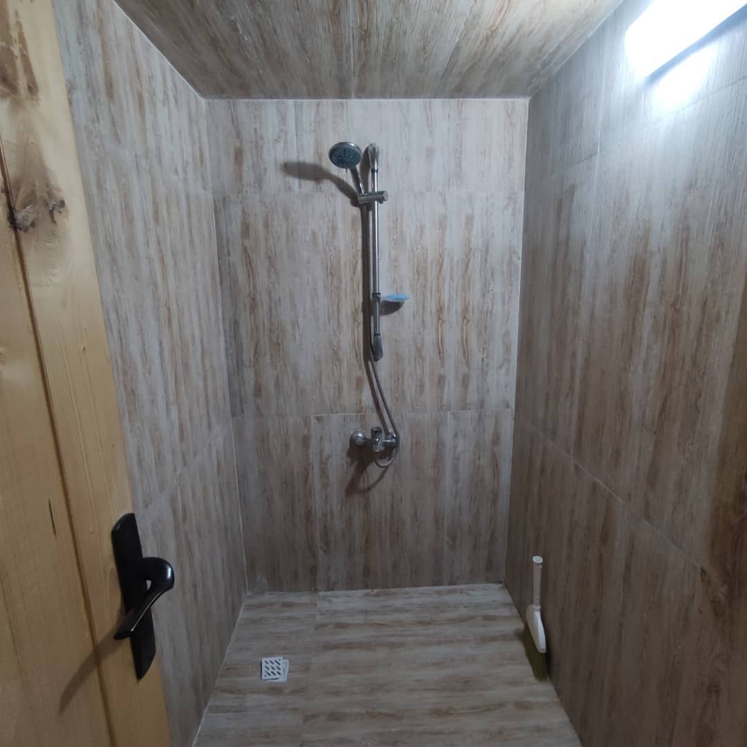 اجاره کلبه چوبی استخر روباز در چمخاله گیلان