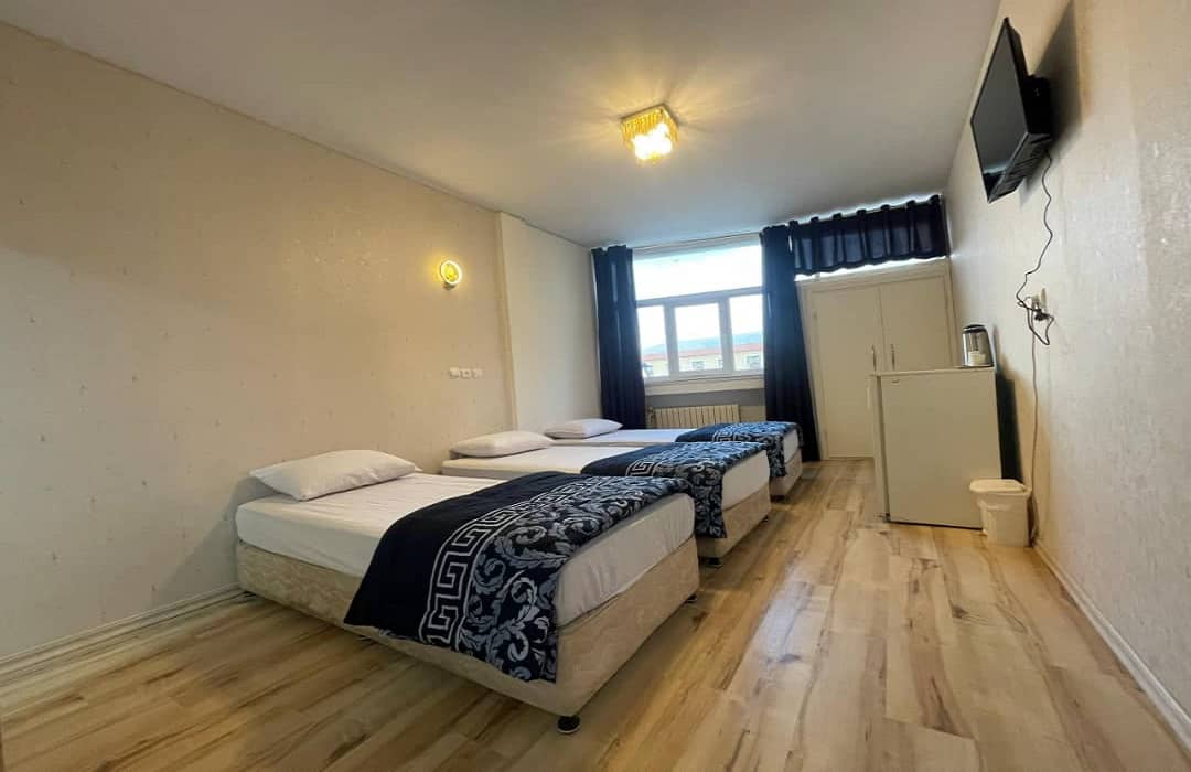 اجاره اتاق سه تخته بدون خواب طبقه دوم در ارگ علیشاه - اتاق 206