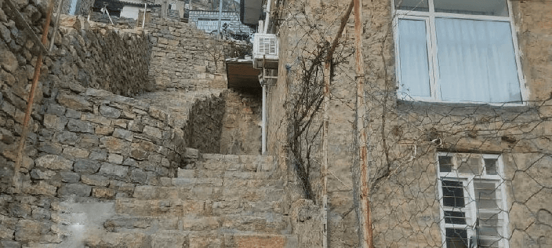 اجاره خانه سنتی با ویو رو به کوه 40 متری در اورامان تخت