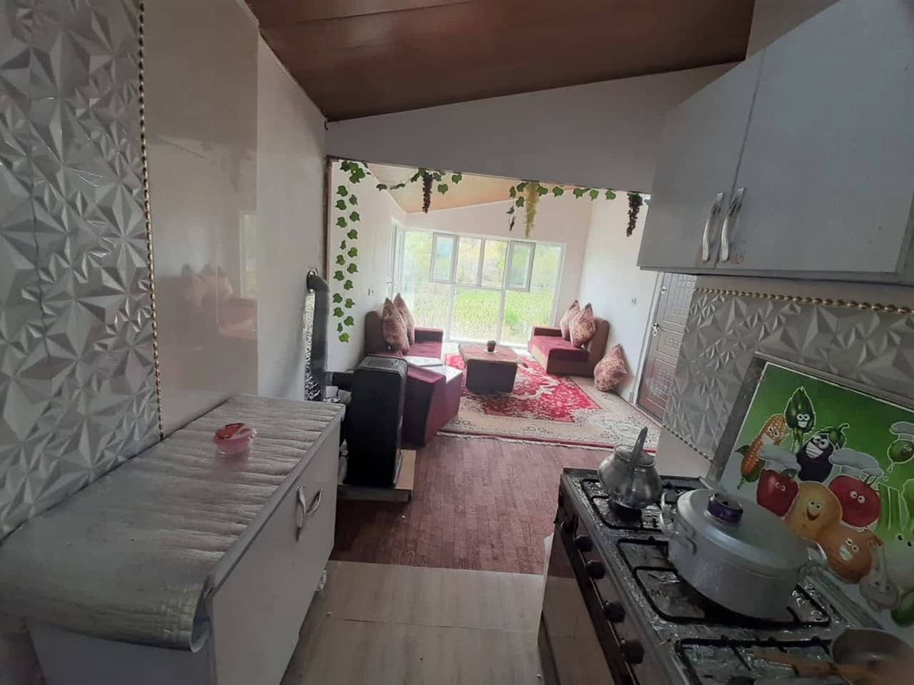 اجاره ویلا باغ در بیاره سیسخت - اتاق شیشه ای