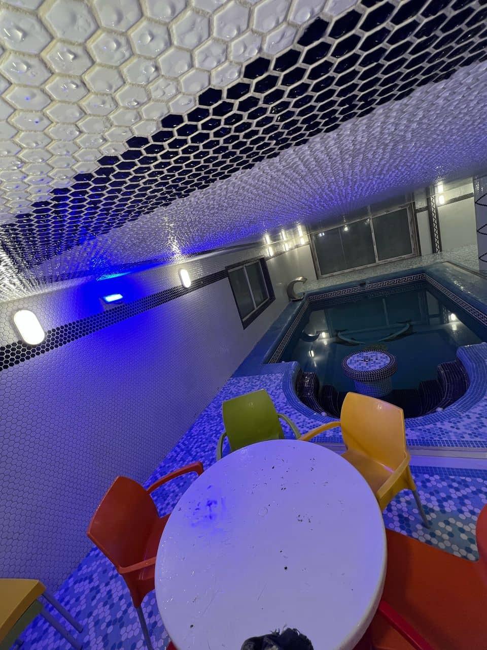 اجاره ویلا استخر سرپوشیده آبگرم در کردان