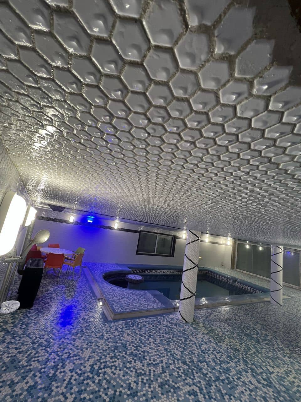 اجاره ویلا استخر سرپوشیده آبگرم در کردان