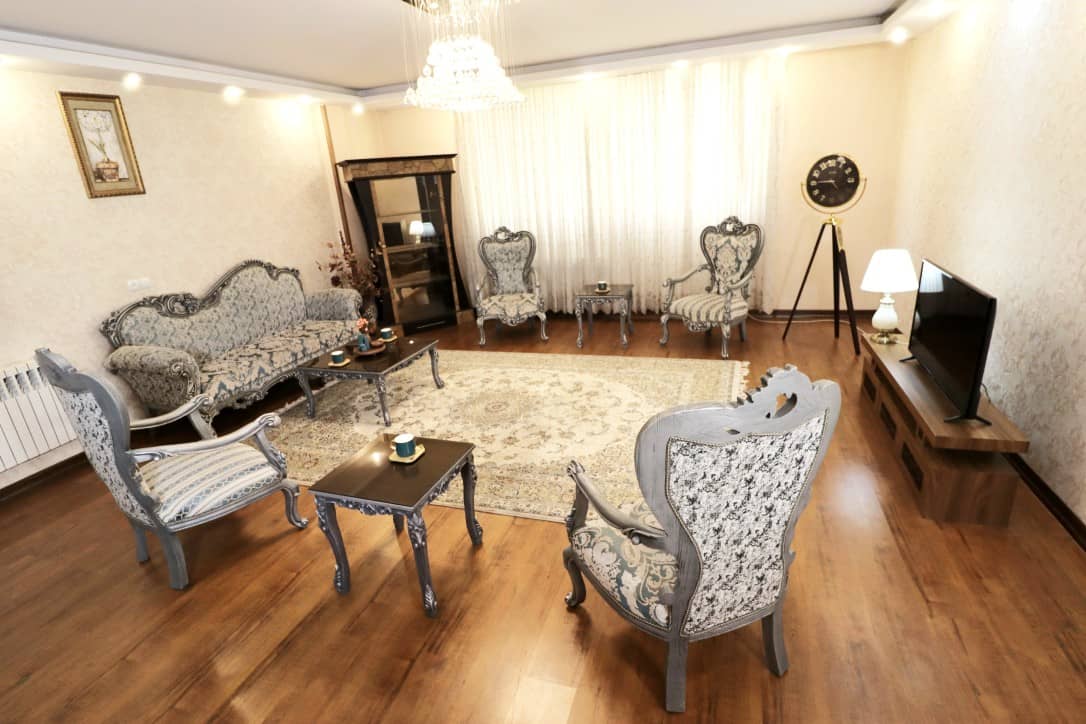 اجاره آپارتمان دوخوابه لوکس در بلوار میرزای شیرازی شیراز - طبقه اول