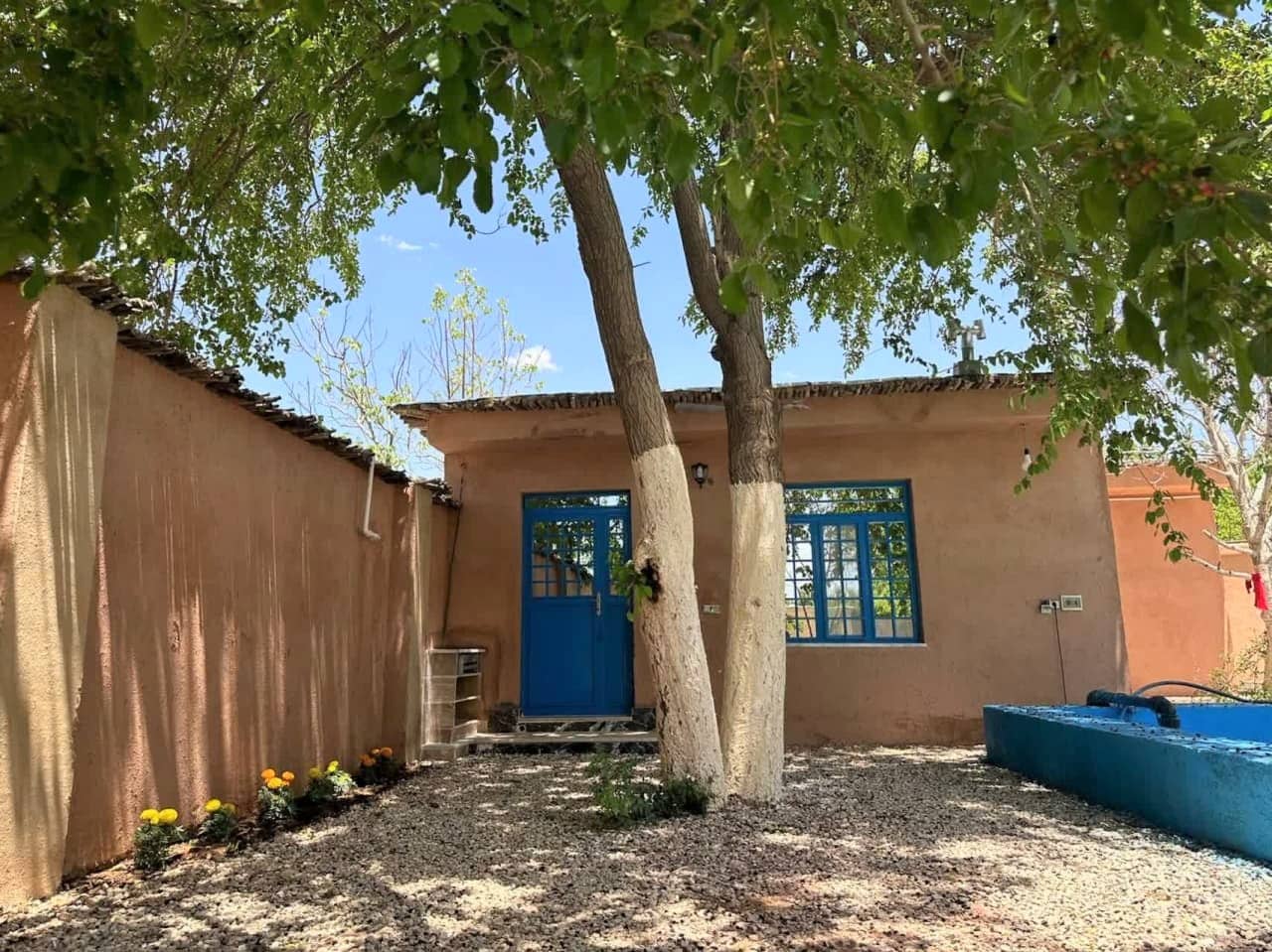 اجاره ویلا باغ با استخر روباز در سربست سپیدان