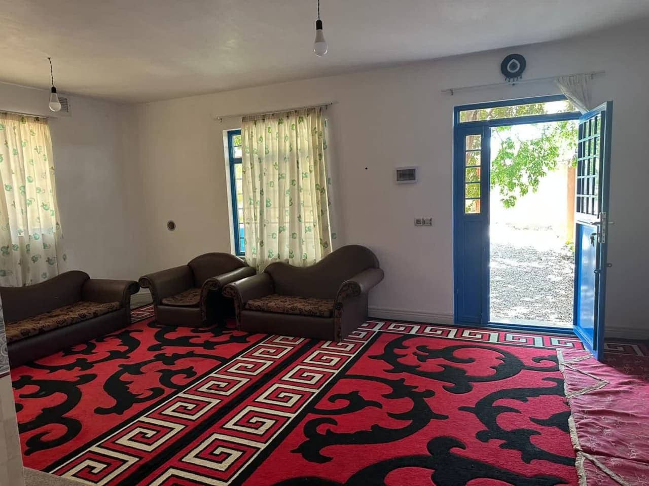 اجاره ویلا باغ با استخر روباز در سربست سپیدان