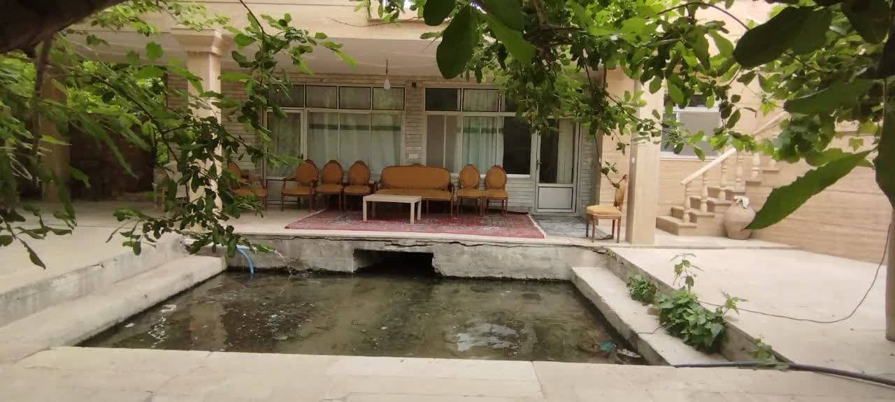 اجاره سوئیت باغ نیاسر کاشان نزدیک به دریاچه