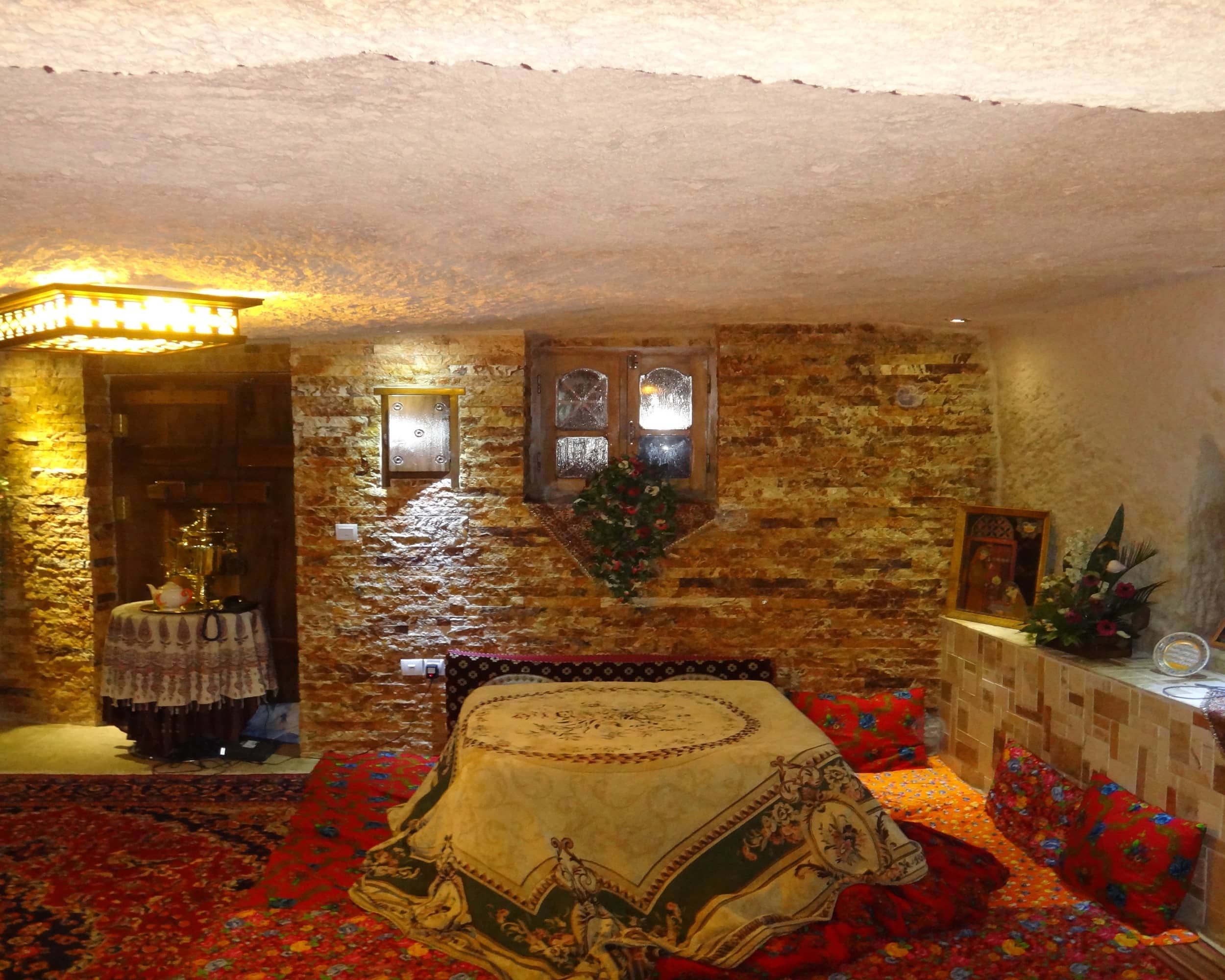 اجاره اقامتگاه صخره ای - کندوان