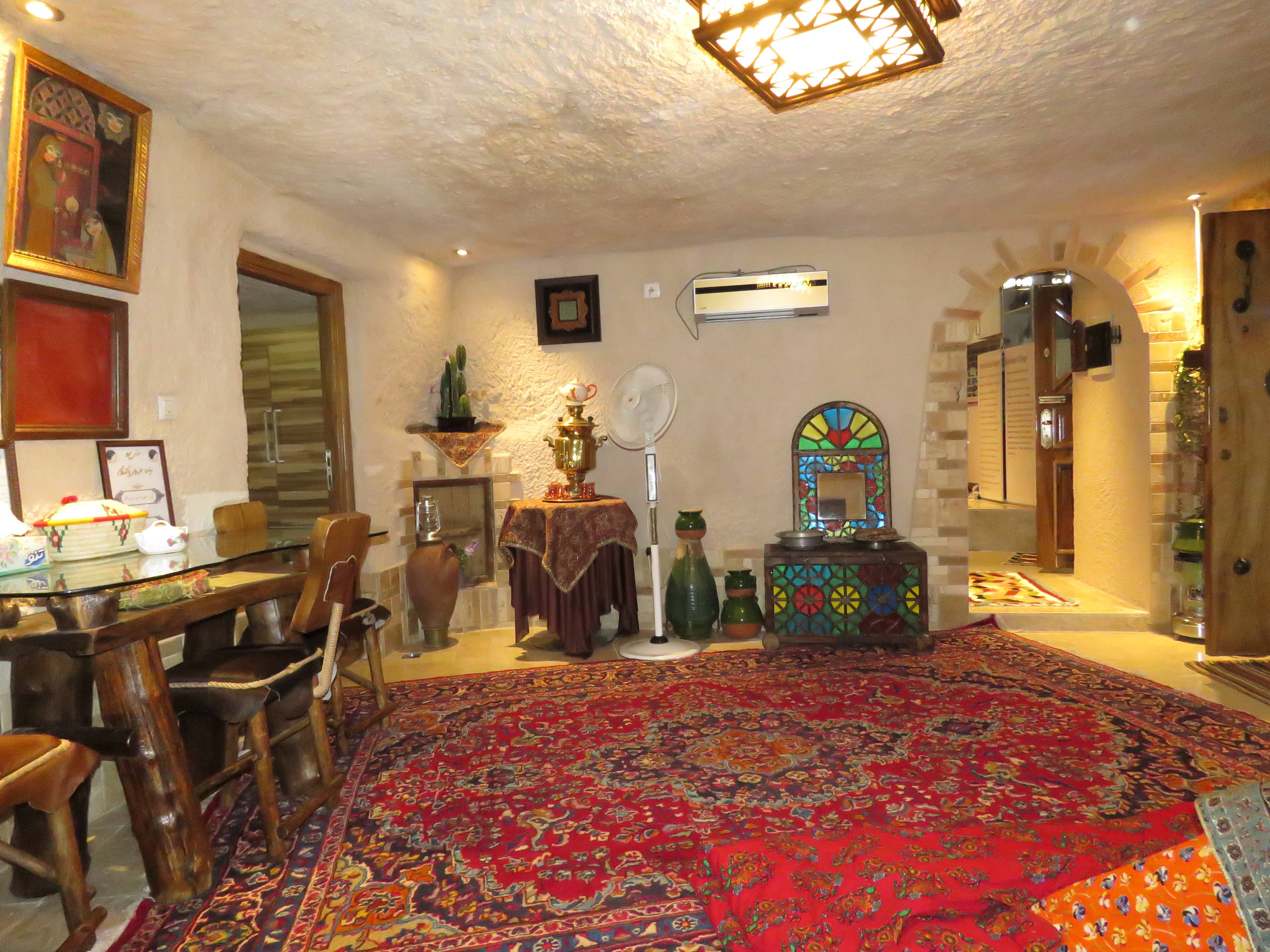 اجاره اقامتگاه صخره ای در روستای کندوان
