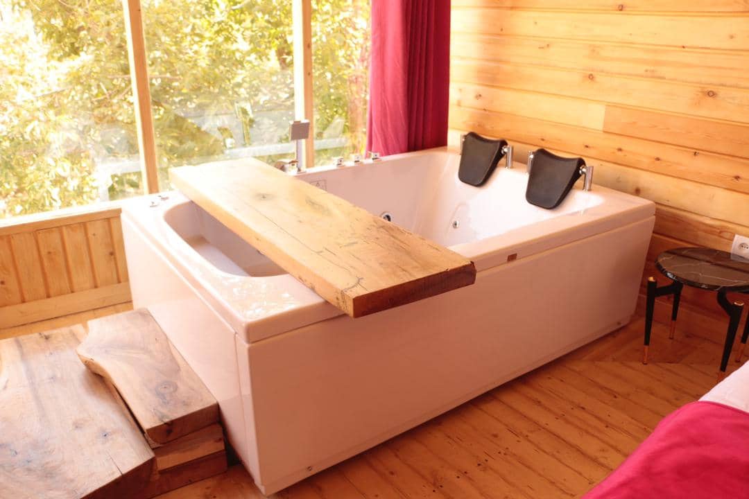 اجاره کلبه چوبی جکوزی دار در فرح آباد فیروزکوه - دگا