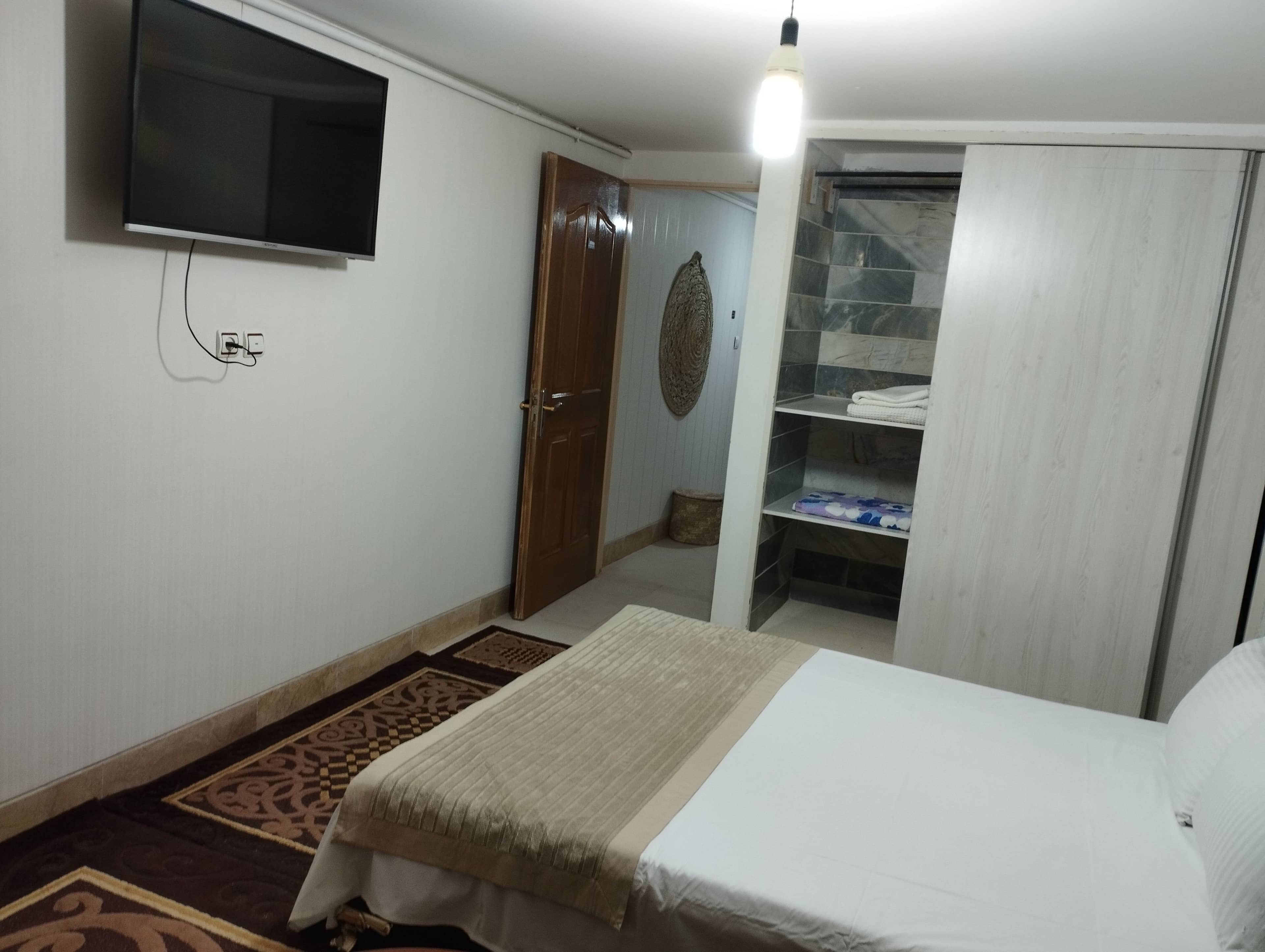 اجاره سوئیت حیاط دار در محلات - همکف