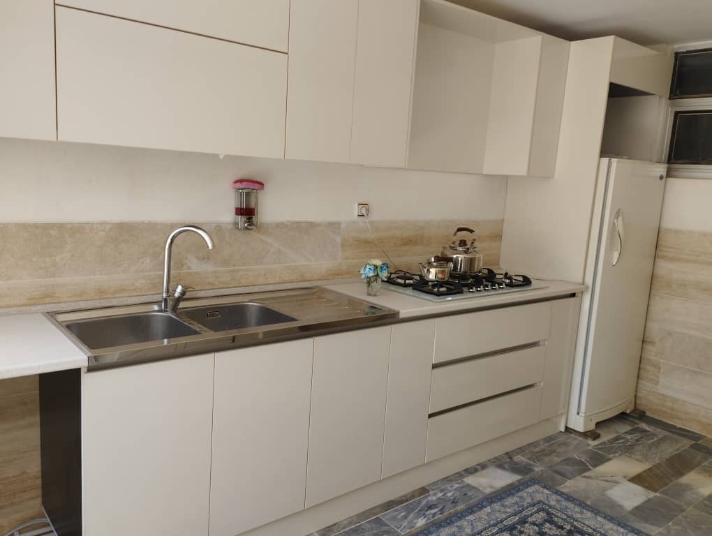 اجاره سوئیت حیاط دار در محلات - همکف