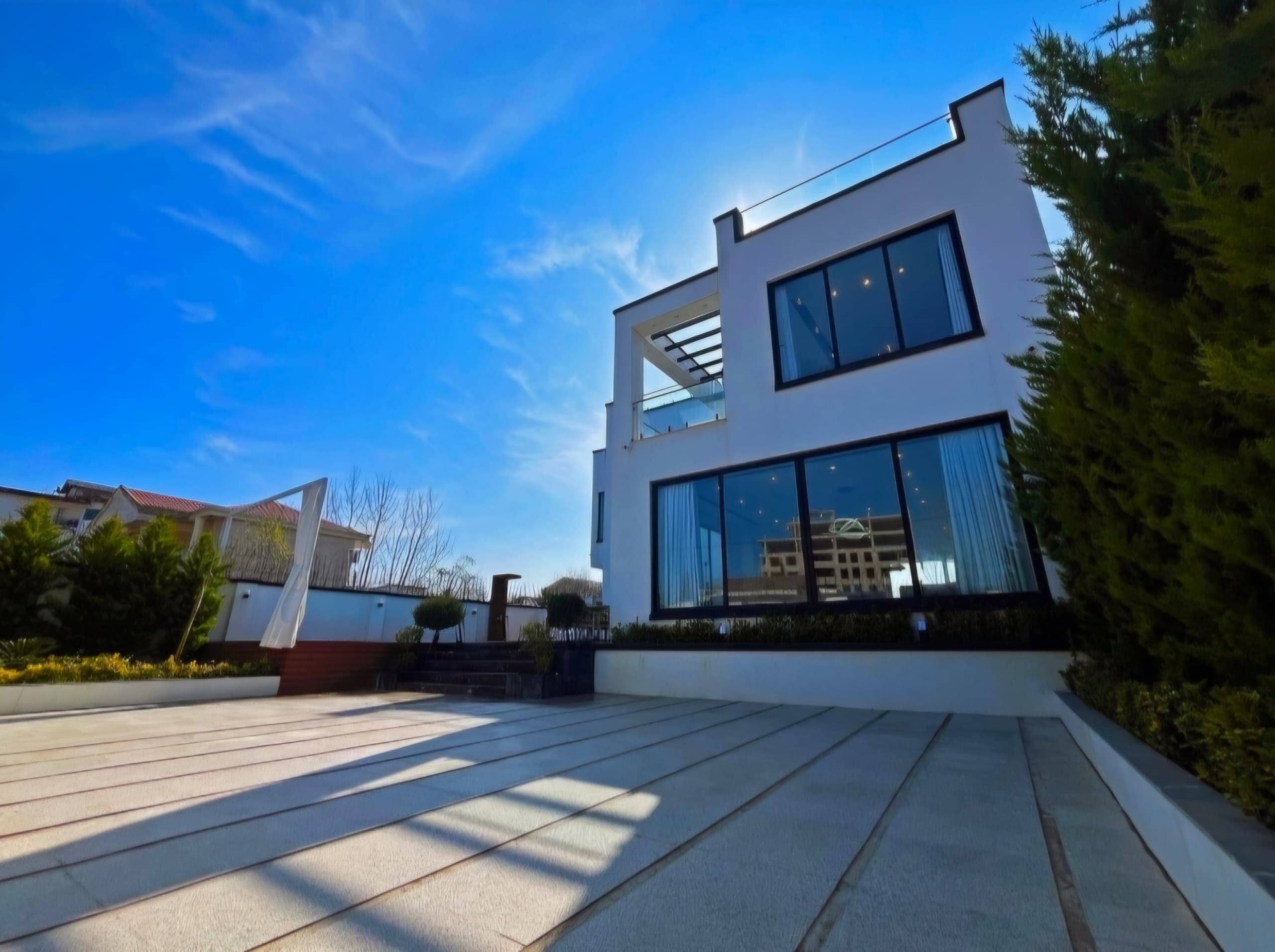 اجاره ویلا با استخر روباز آب گرم در هچیرود - دلفان