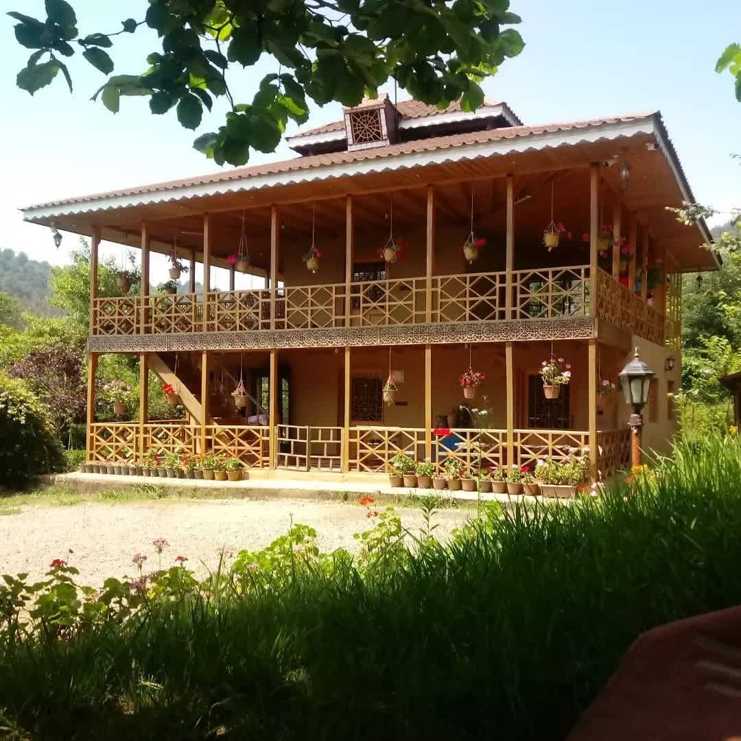 اجاره اقامتگاه بومگردی در میان رز - ماکلوان