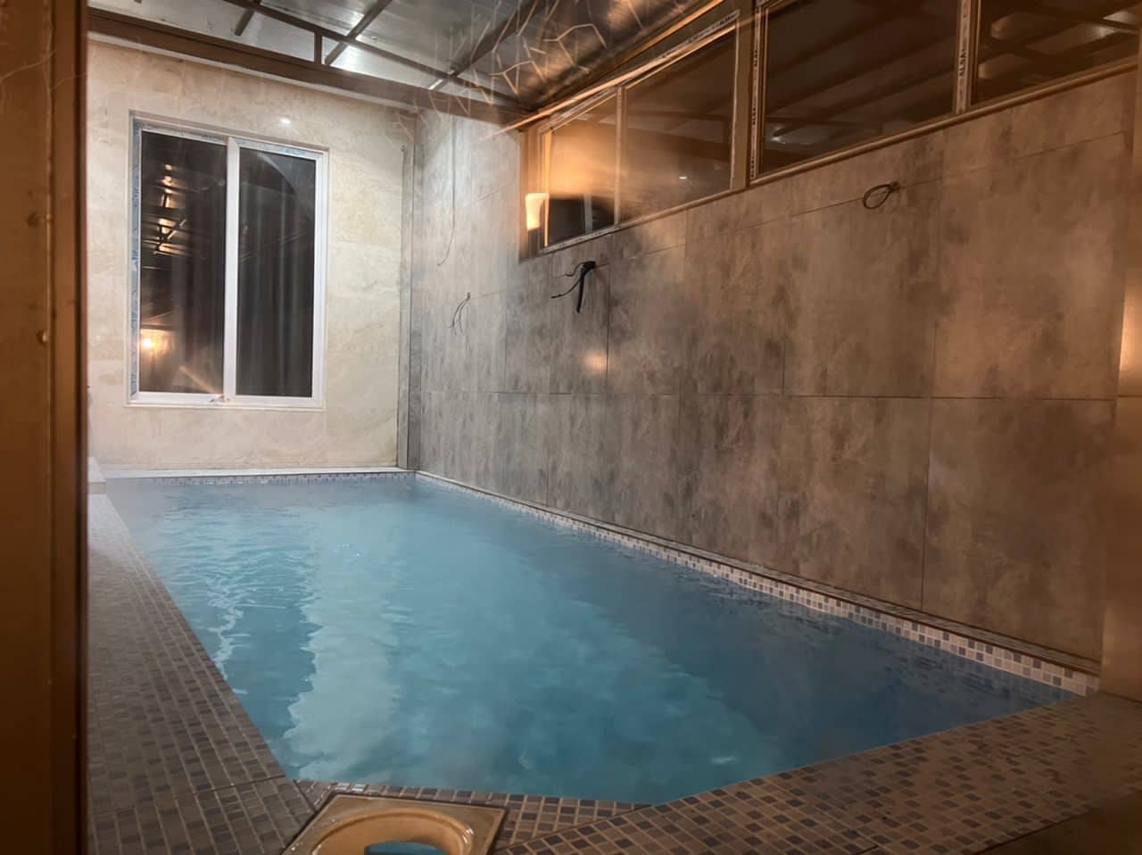 اجاره ویلا استخرسرپوشیده شیشه ای ایزدشهر