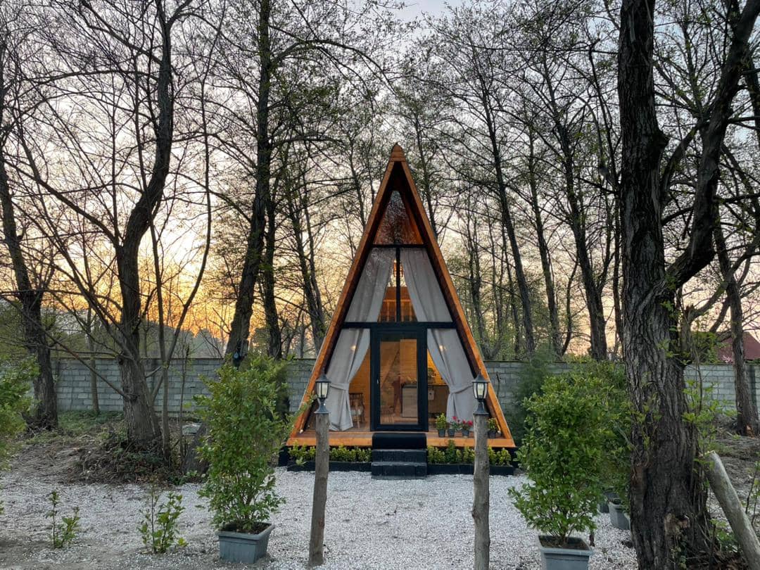 اجاره کلبه سوئیسی در سفید تمشک رامسر - نزدیک به جنگل