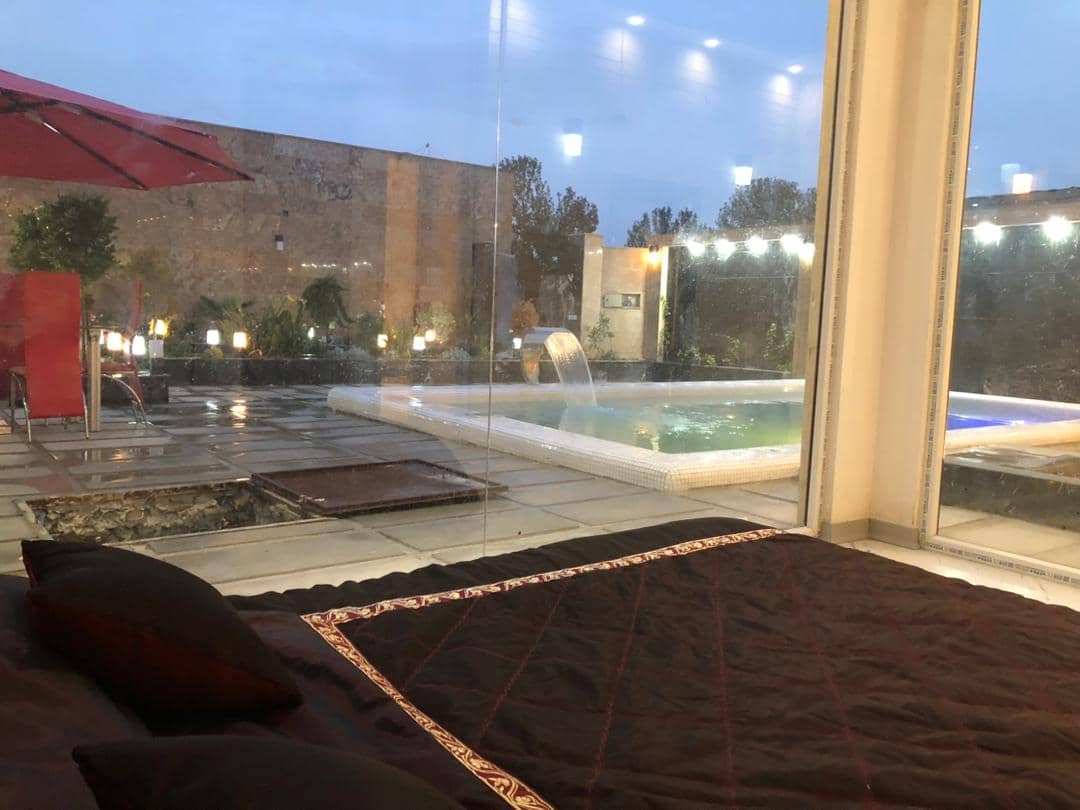 اجاره ویلا با استخر چهارفصل در چهارباغ - البرز