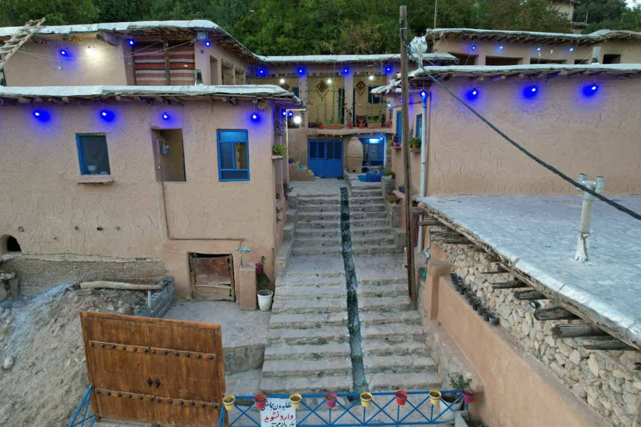 اجاره اتاق بومگردی در روستا پلکانی کریک - کافه چویل