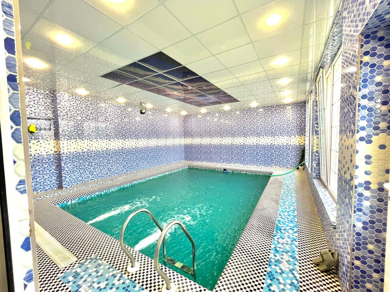 اجاره ویلا استخر سرپوشیده آبگرم در شهریار - تک خواب