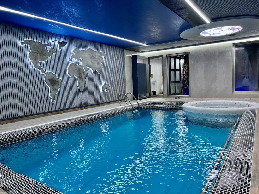 اجاره ویلا استخر سرپوشیده در باغ بهادران - دو خواب