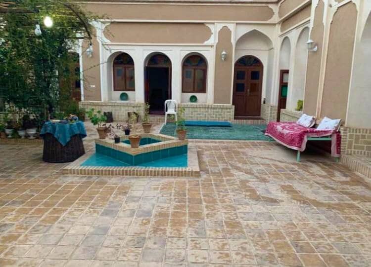 اجاره اقامتگاه بومگردی در میدان آزادی - 6