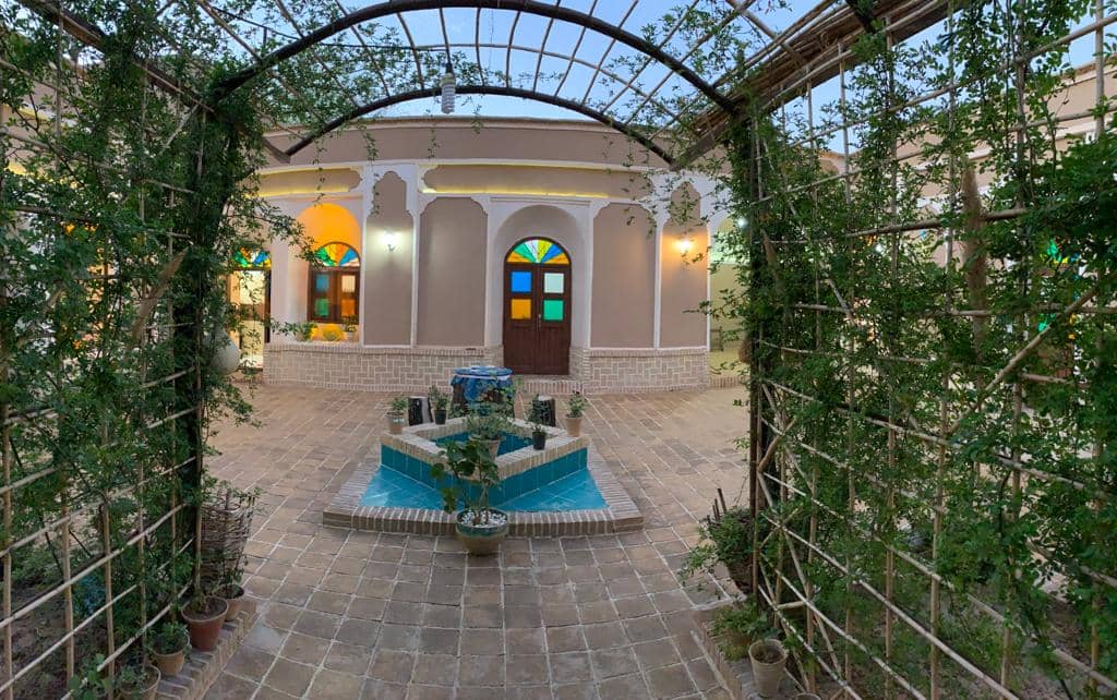 اجاره بومگردی در میدان آزادی - 5