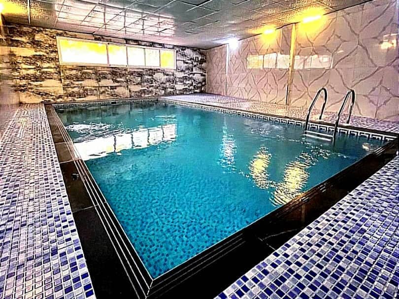 اجاره ویلا استخر آبگرم در باغ بهادران