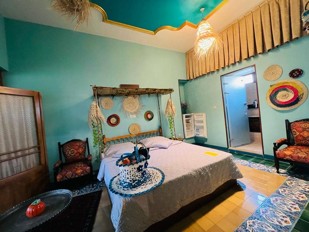 اجاره اتاق سنتی در شیراز - رافائل ، هانییل