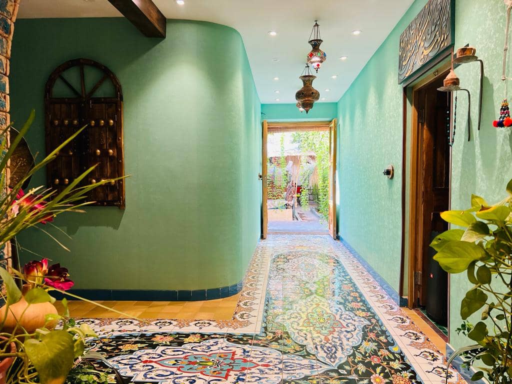 اجاره اتاق سنتی در شیراز - میکال