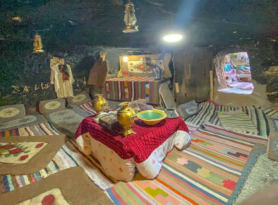 اجاره اقامتگاه صخره ای در روستای میمند - 30متر